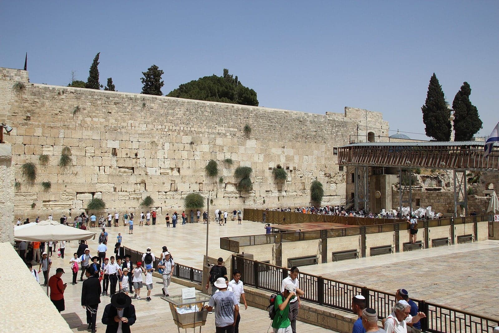 Zooming In On The Third Temple, Shevuos 15